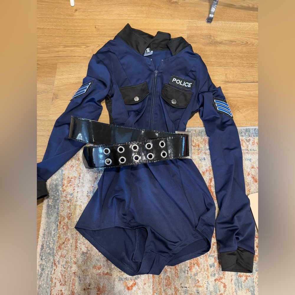 Fashion nova size S/M police costume, so flattering #costume #fashionnova